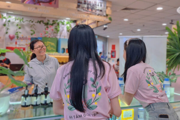 Quý khách hàng ghé thăm sự kiện khai trương