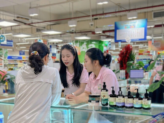 Quý khách hàng ghé thăm sự kiện khai trương